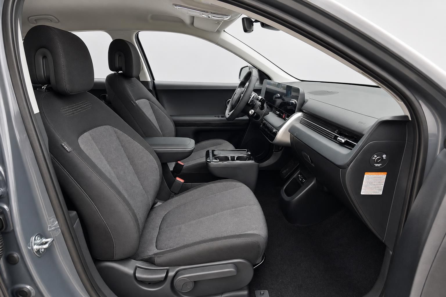 Vordersitze und Mittelkonsole im Hyundai Ioniq 5 Interieur