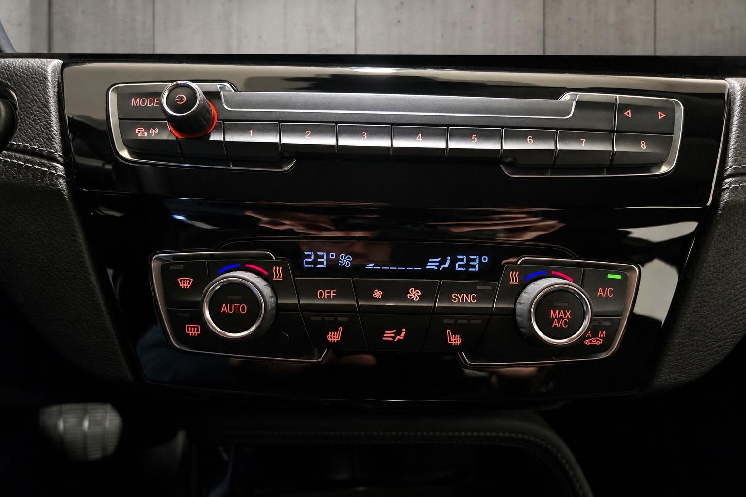 BMW Klimaautomatik und Bedienelemente in der Mittelkonsole