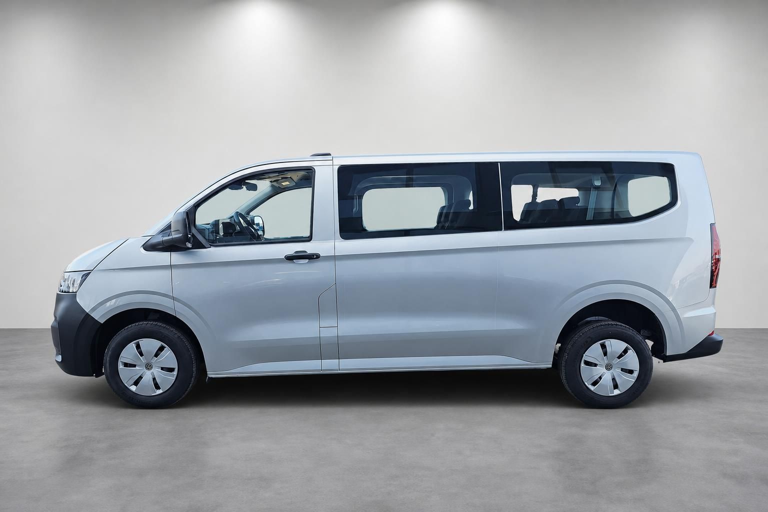 VW Van silber Seitenansicht komplett im Studio