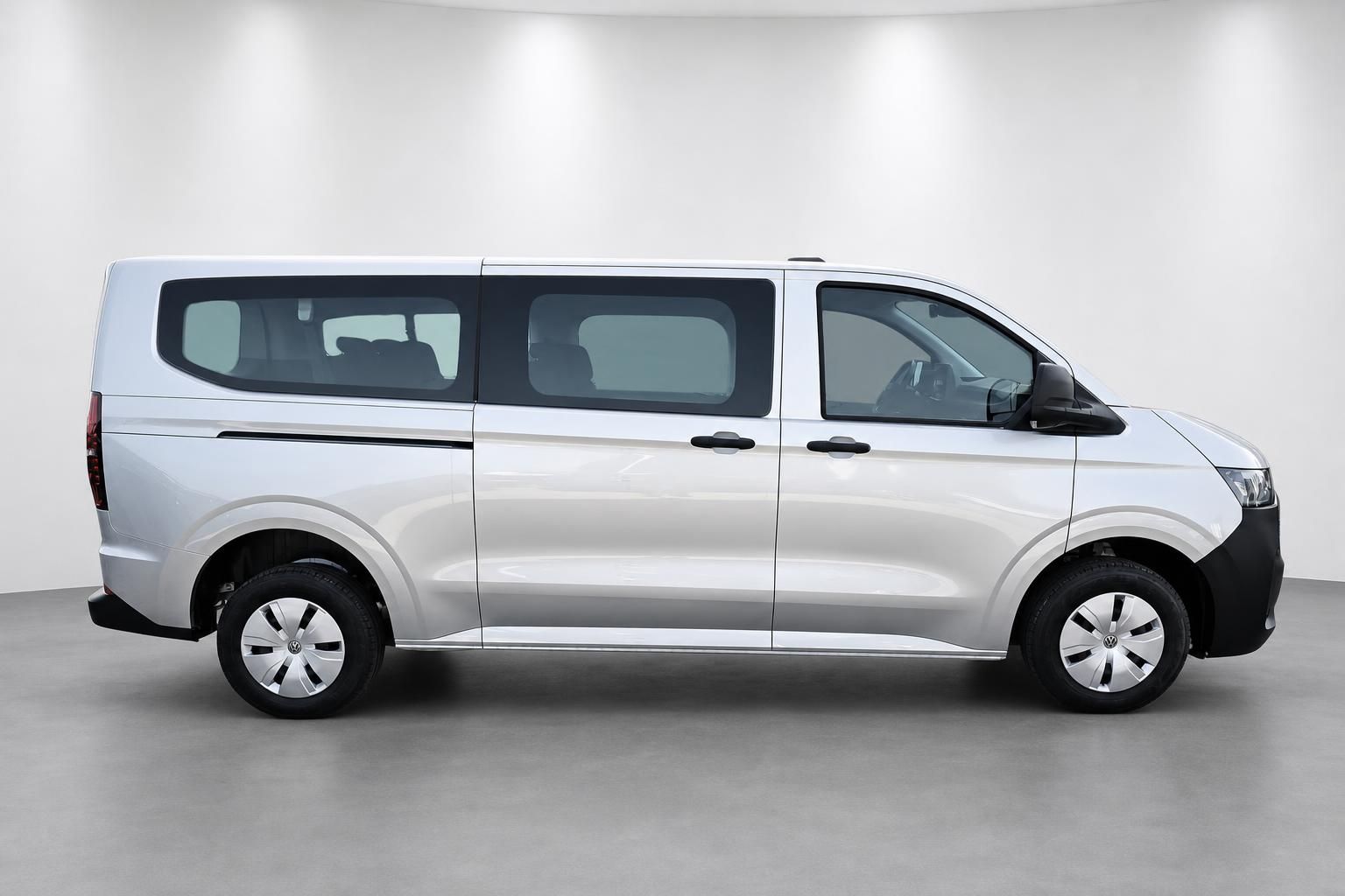VW Caravelle silber Van Seitenansicht Studioaufnahme