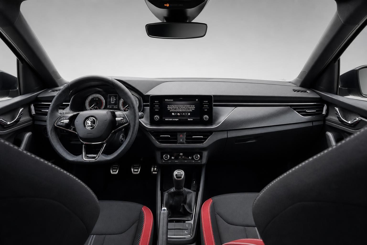 Skoda Cockpit Gesamtansicht mit Lenkrad, Sportsitzen und Mittelkonsole