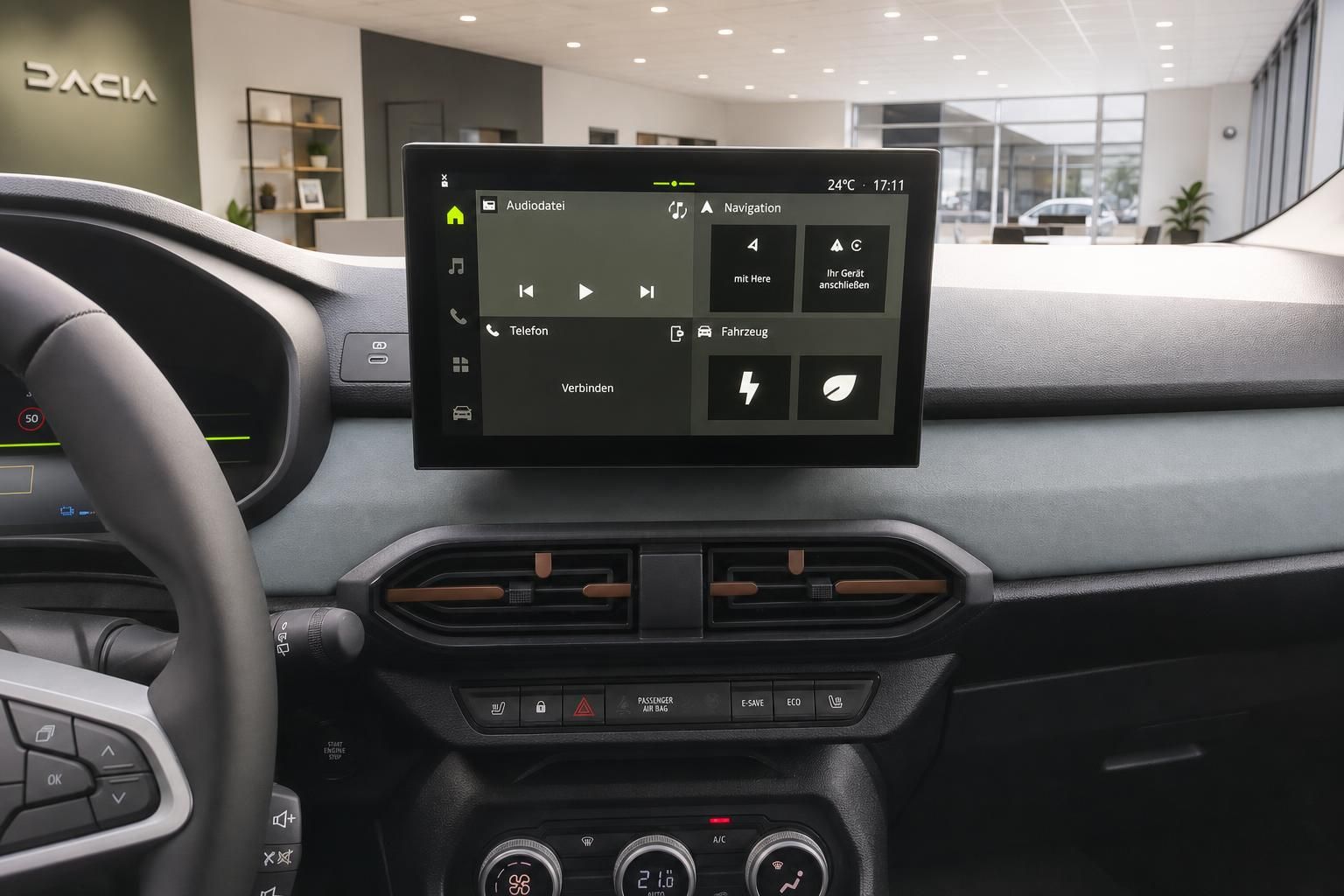Dacia Cockpit Touchscreen mit Navigation und Mittelkonsole im Autohaus