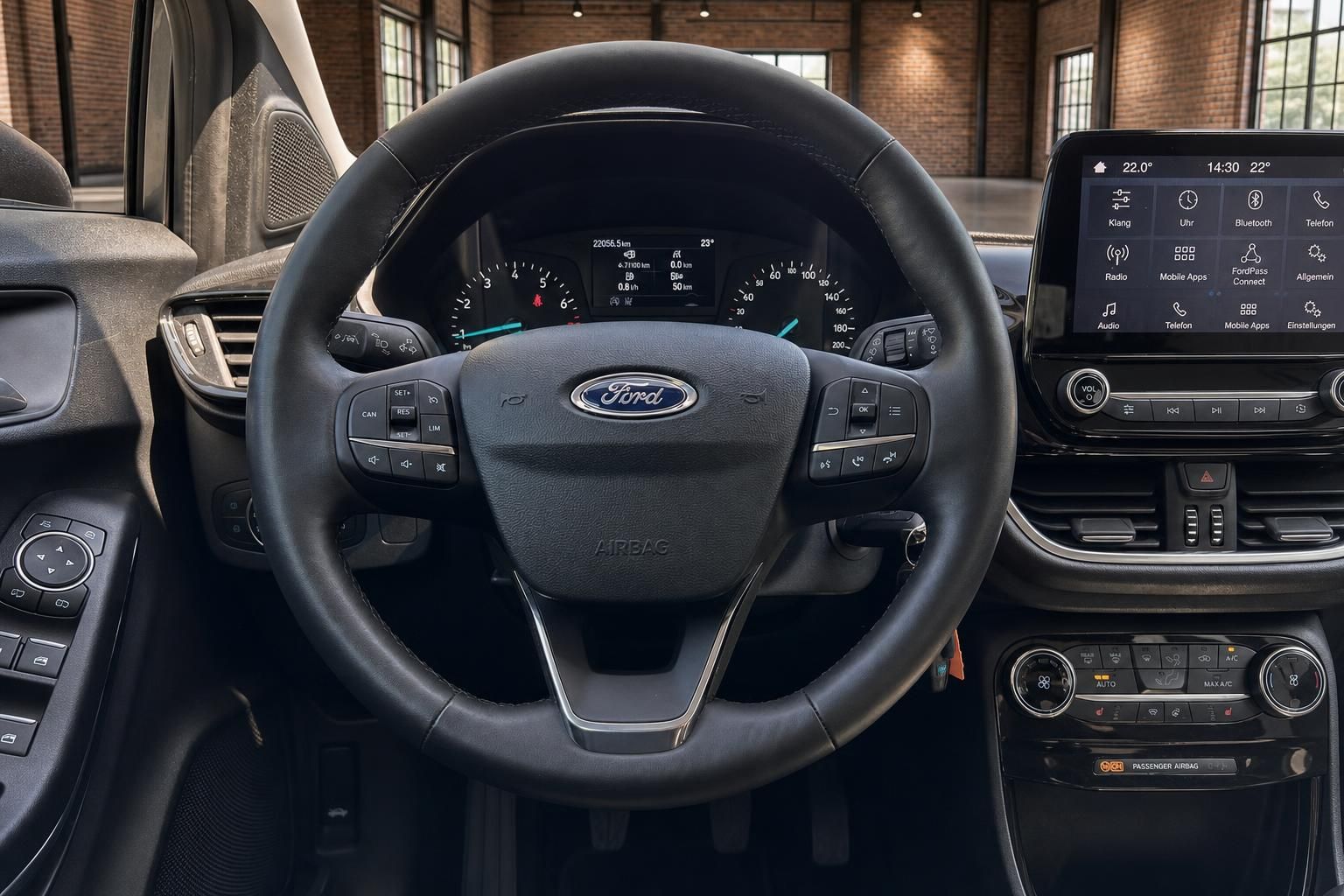 Ford Fiesta Lenkrad Nahaufnahme mit Bedienelementen und Display