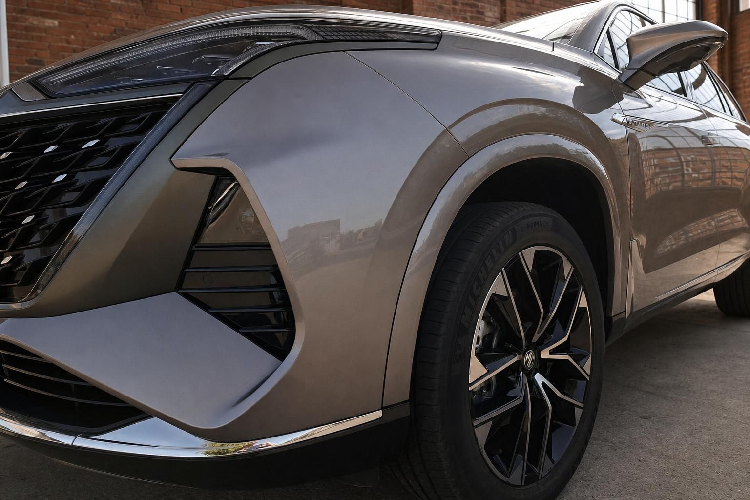 MG SUV Detailansicht Frontstossstange, Kotfluegel und Felge