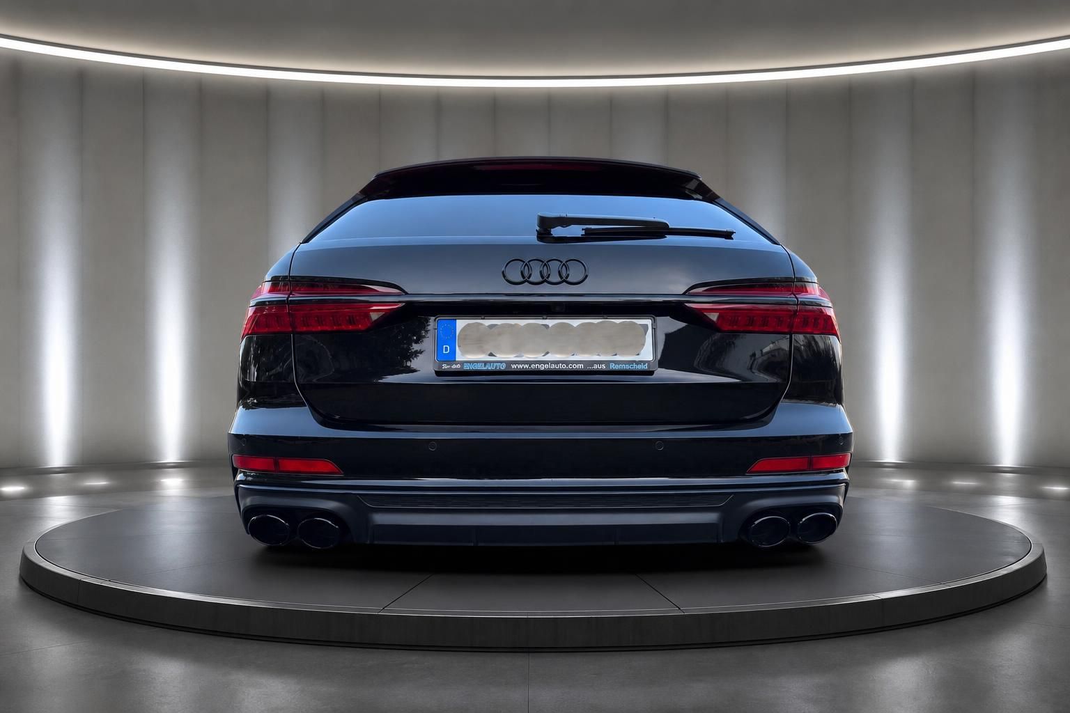 Audi Limousine Heckansicht schwarz - elegantes Design mit quattro Auspuffanlage