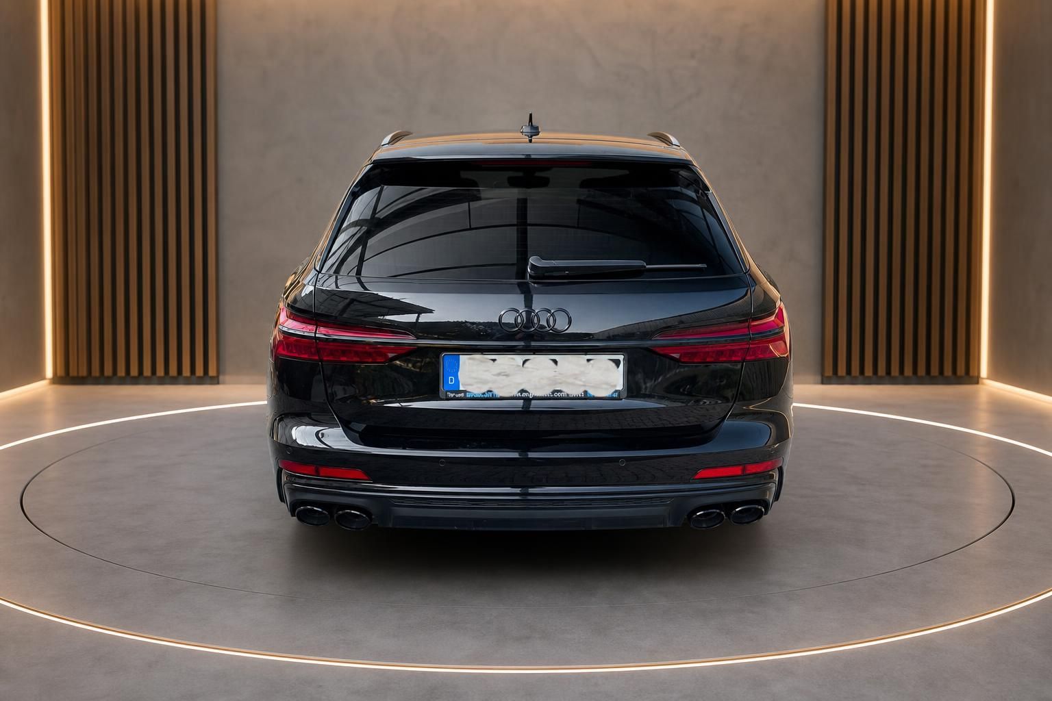 Audi SUV Heckansicht schwarz - moderner Kombi mit LED Rückleuchten und Sportauspuff