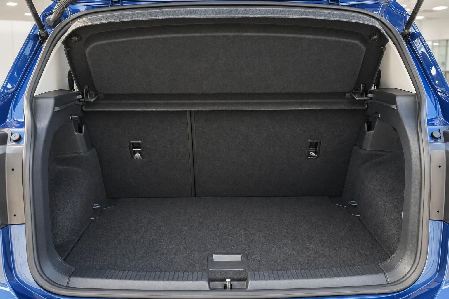 VW T-Cross Kofferraum offen geraeumiger Laderaum Innenansicht