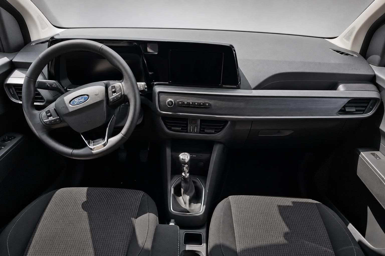 Ford Cockpit mit Lenkrad, Touchscreen und Schaltknauf
