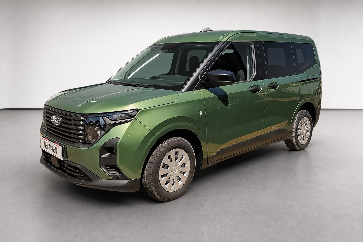 Ford Tourneo Courier gruen, Dreiviertelansicht von vorne