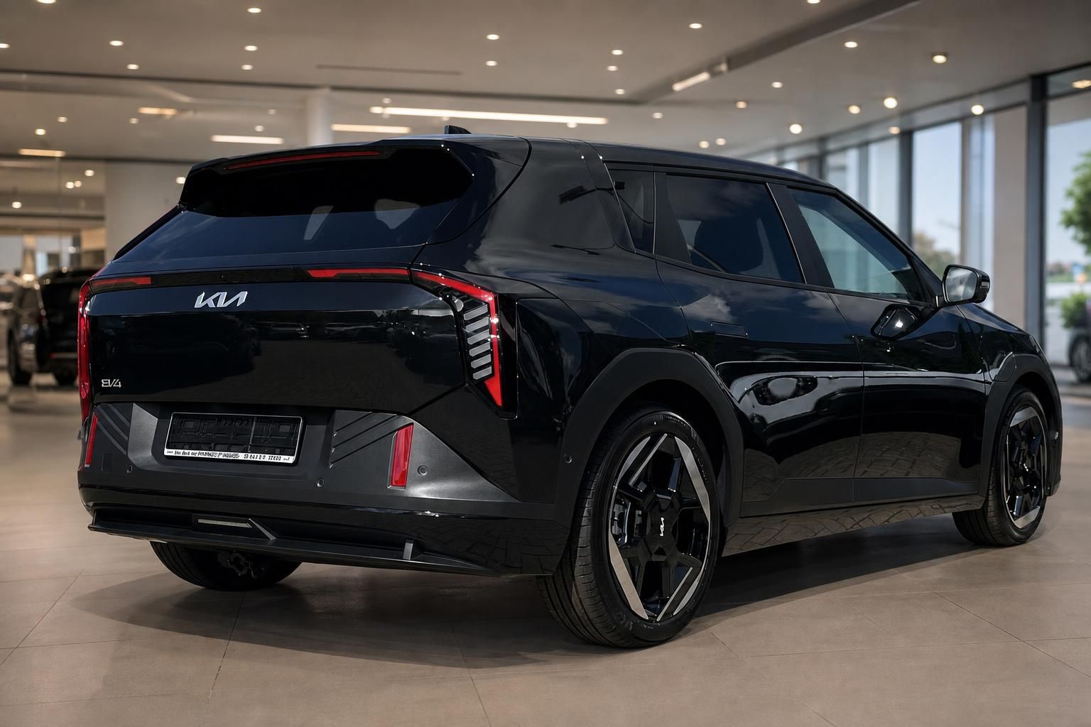 Kia EV4 schwarz, Heckansicht schräg mit LED-Rückleuchten