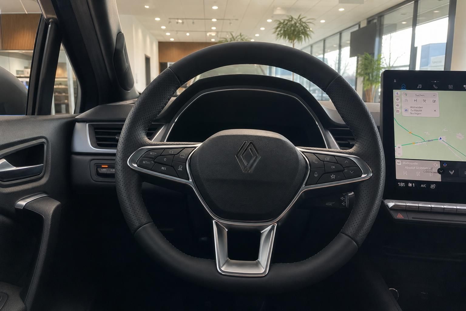 Renault Captur Cockpit - Lenkrad mit Renault-Logo und Multifunktionstasten