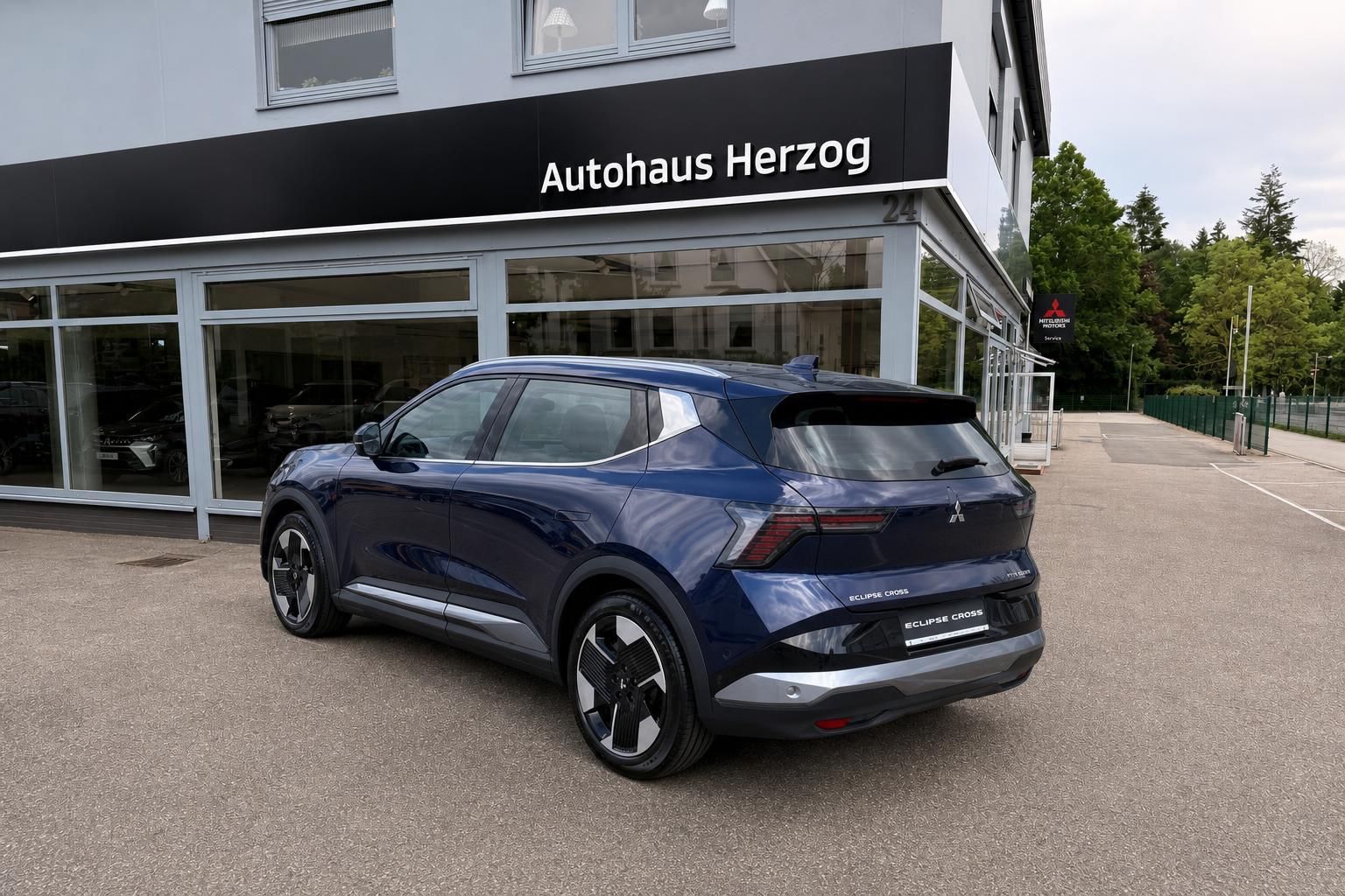Mitsubishi Eclipse Cross EV blau Heck seitlich - Elektro-SUV Designdetails hinten rechts