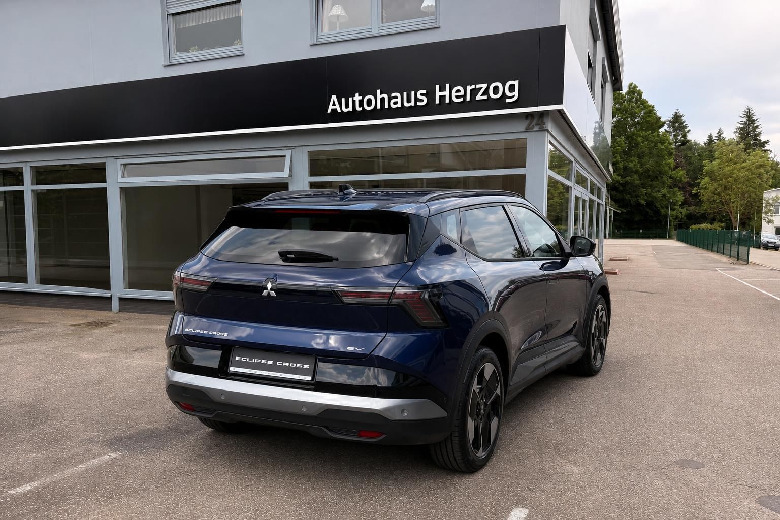 Mitsubishi Eclipse Cross EV blau Heck schräg - Elektro-SUV Rückansicht bei Autohaus Herzog