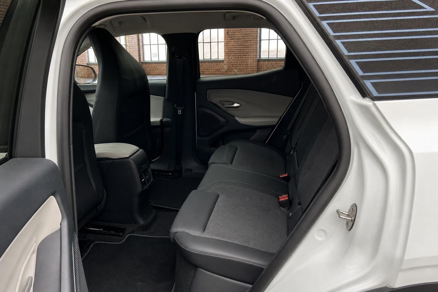 Ford Explorer Rücksitze mit Beinfreiheit und Materialdetails