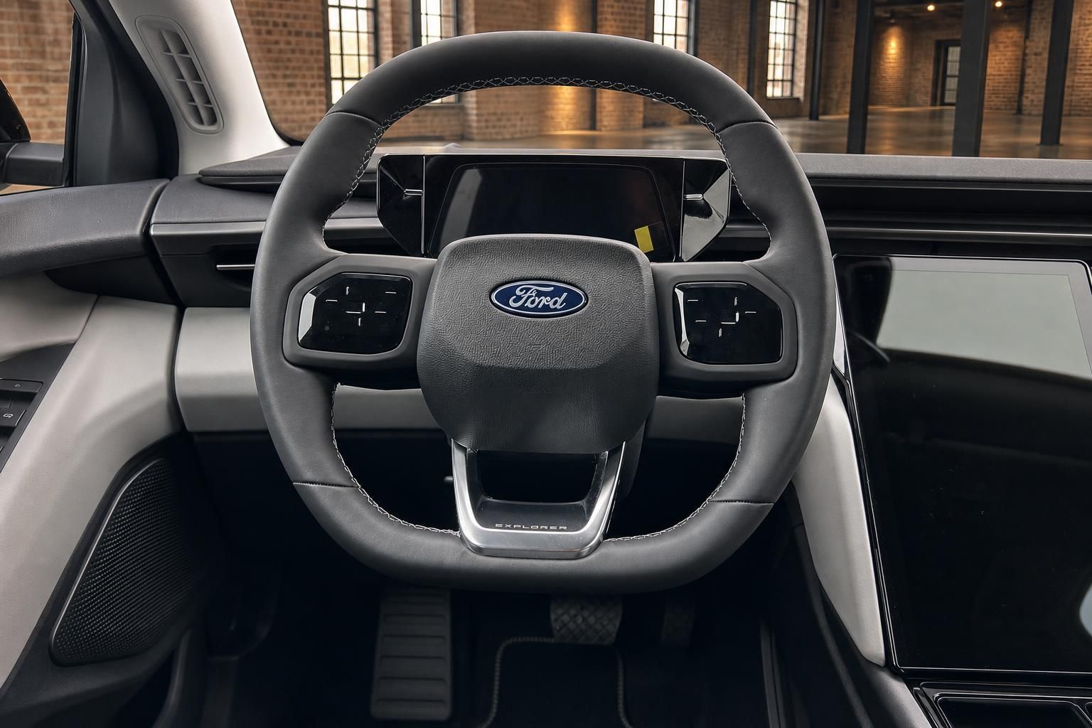 Ford Explorer Lenkrad mit Ford Logo und Bedienelementen
