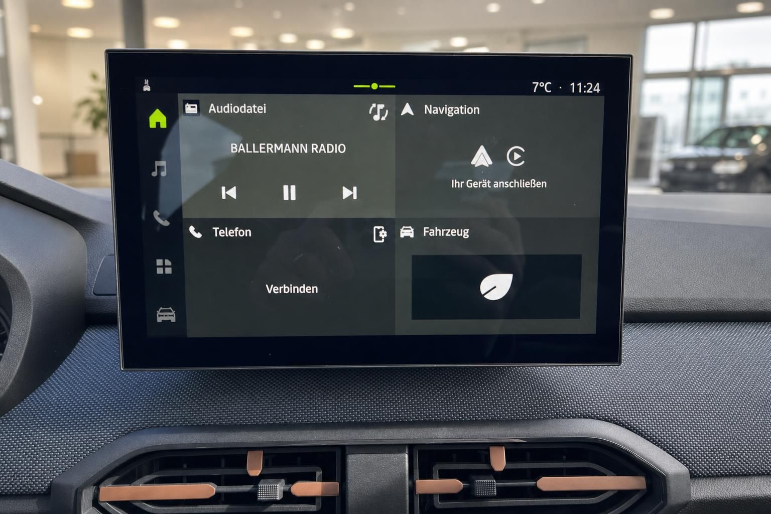 Dacia Infotainment Touchscreen mit Navigation und Telefonfunktion