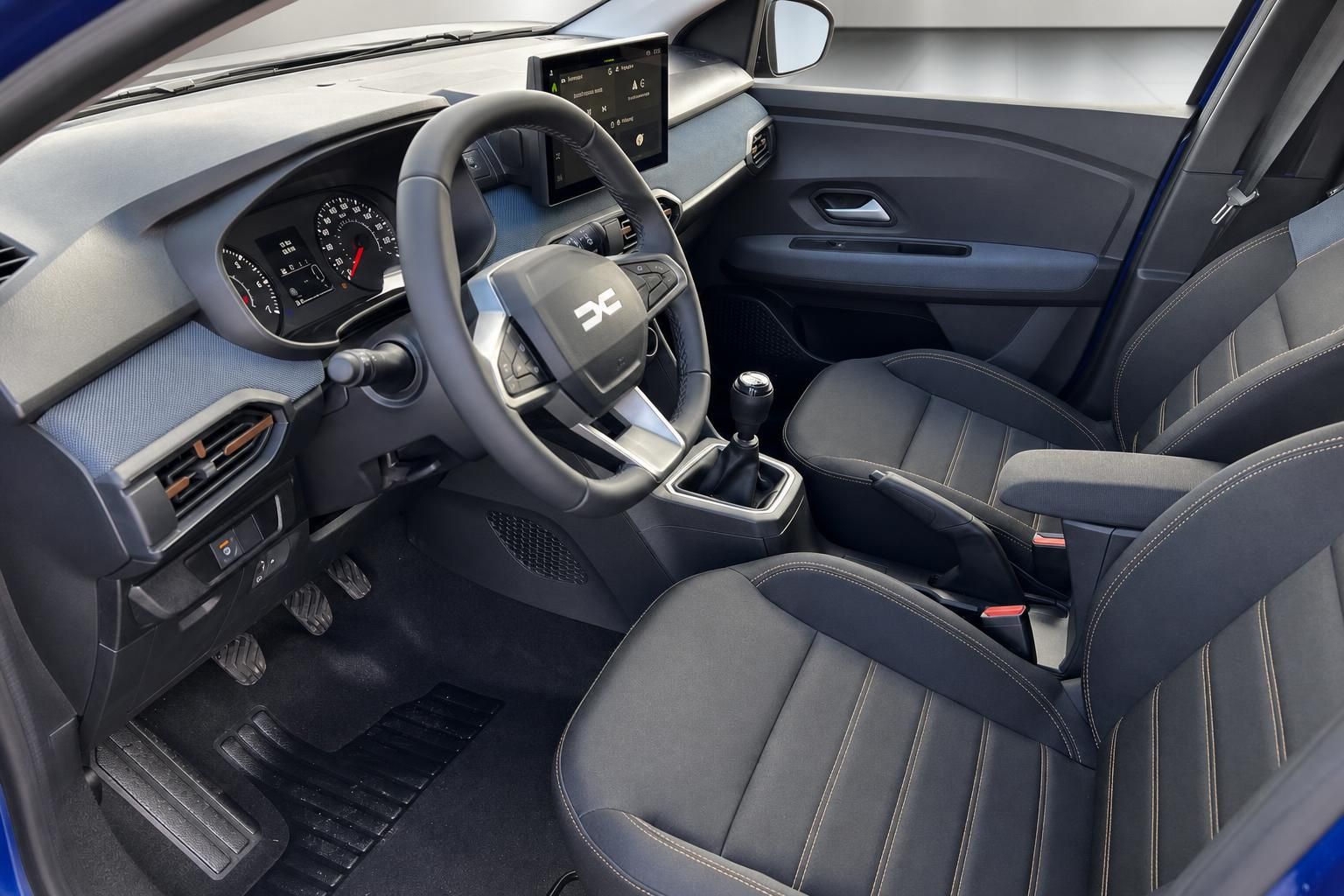 Dacia Sandero Innenraum Cockpit mit Lenkrad und Touchscreen