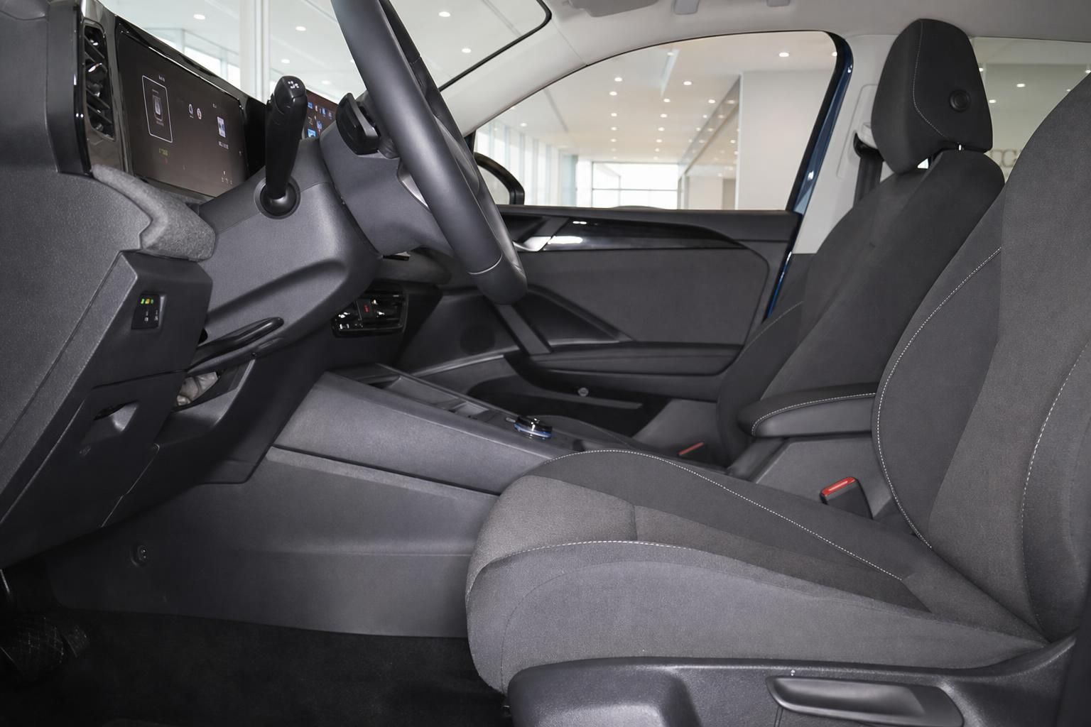 VW Fahrzeuginnenraum Vordersitze und Mittelkonsole im Detail