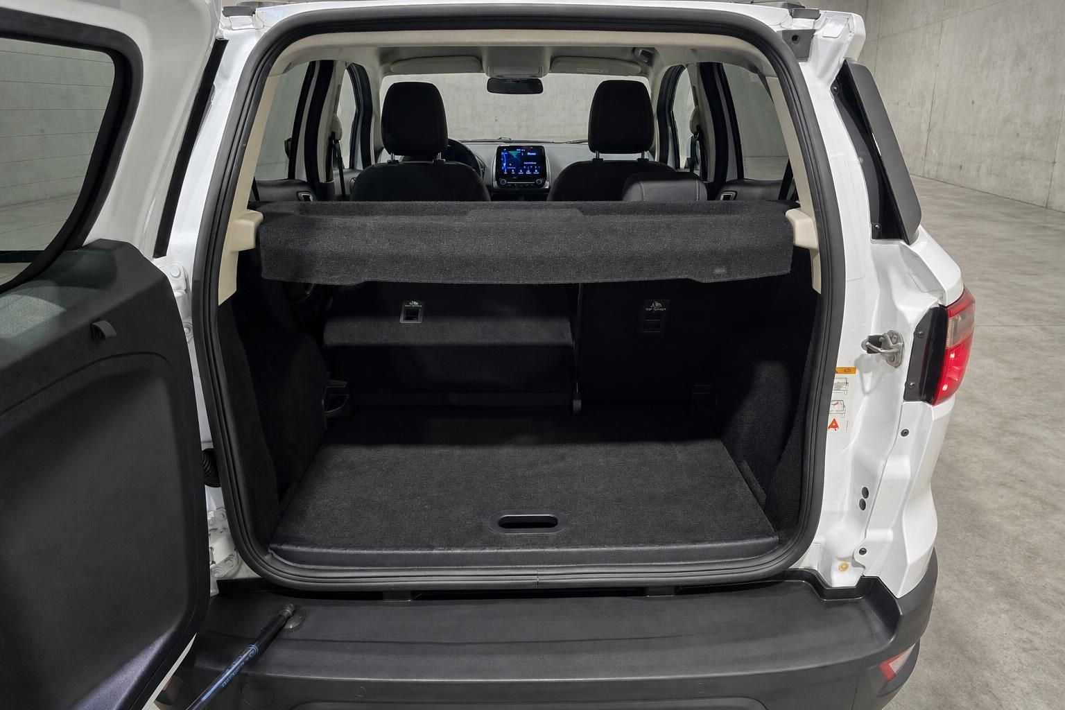 Ford EcoSport Kofferraum mit umgeklapptem Sitz und viel Ladevolumen