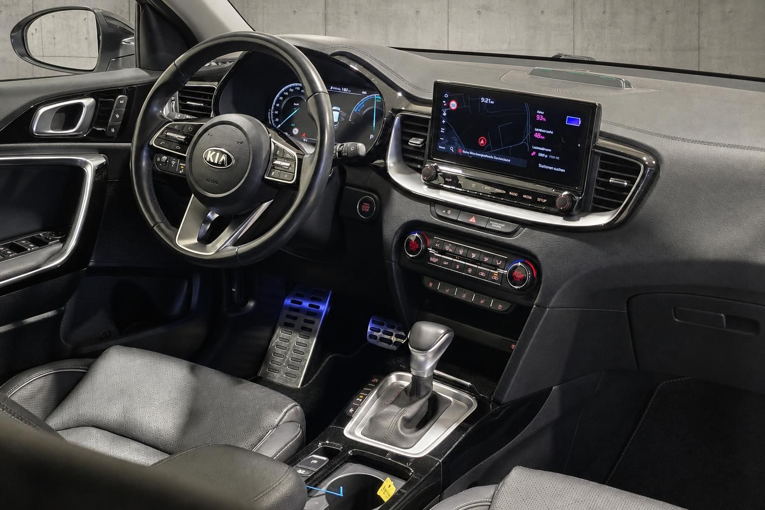 Kia Ceed Cockpit mit Lenkrad, Digitaltacho und Navigationsdisplay