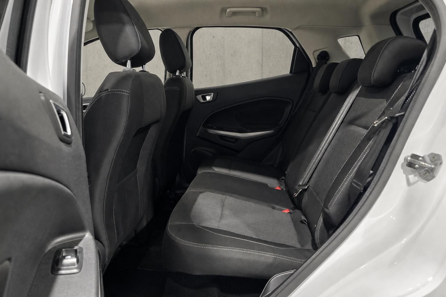 Ford EcoSport Rücksitzbank mit schwarzer Stoffpolsterung im Innenraum