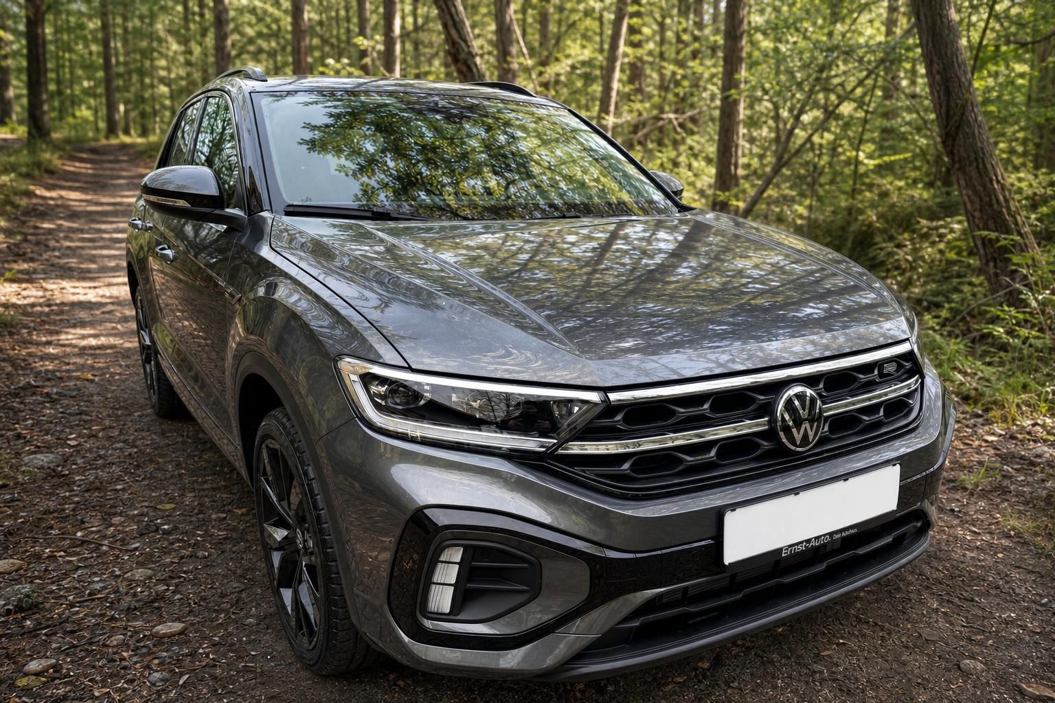 VW T-Roc Front-Seitenansicht grau metallic - Sportlicher Kompakt-SUV mit R-Line Optik