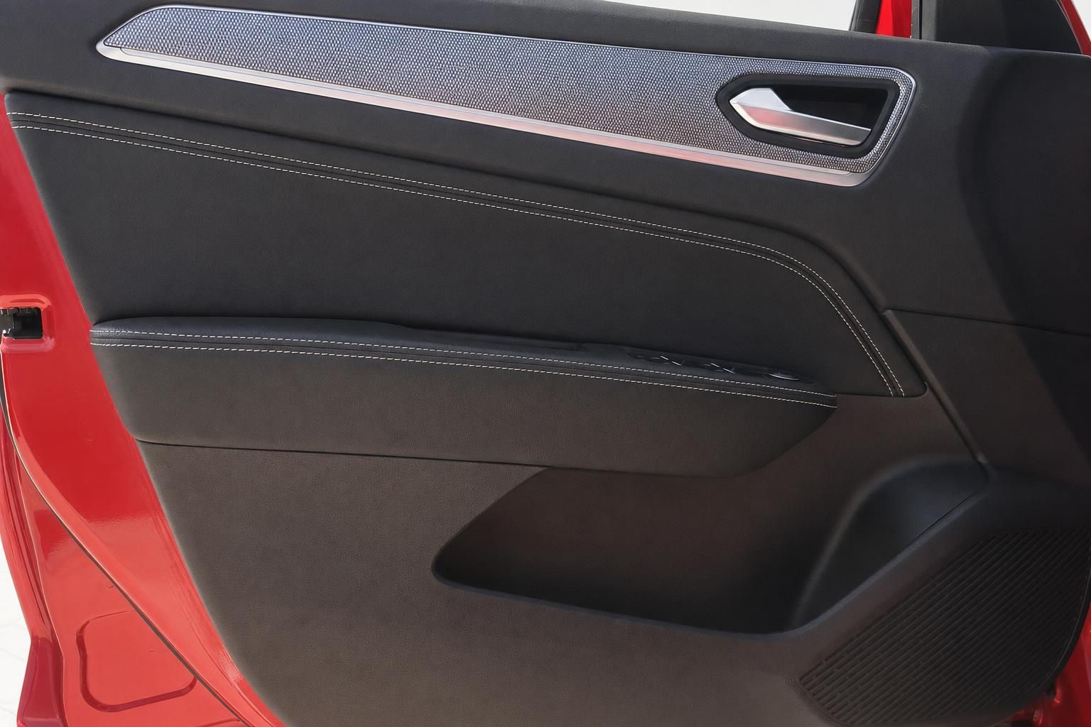 Renault Türverkleidung schwarz mit Kontrastnaht und Türgriff Detailansicht
