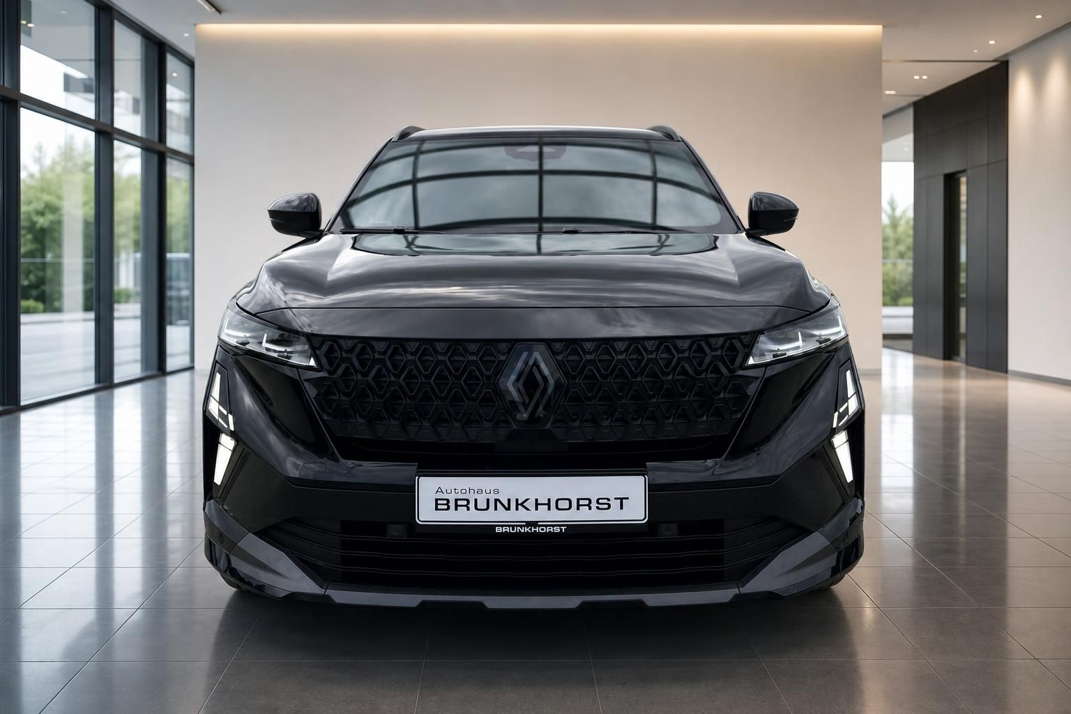 Renault Austral schwarz Frontansicht im Autohaus Brunkhorst Showroom