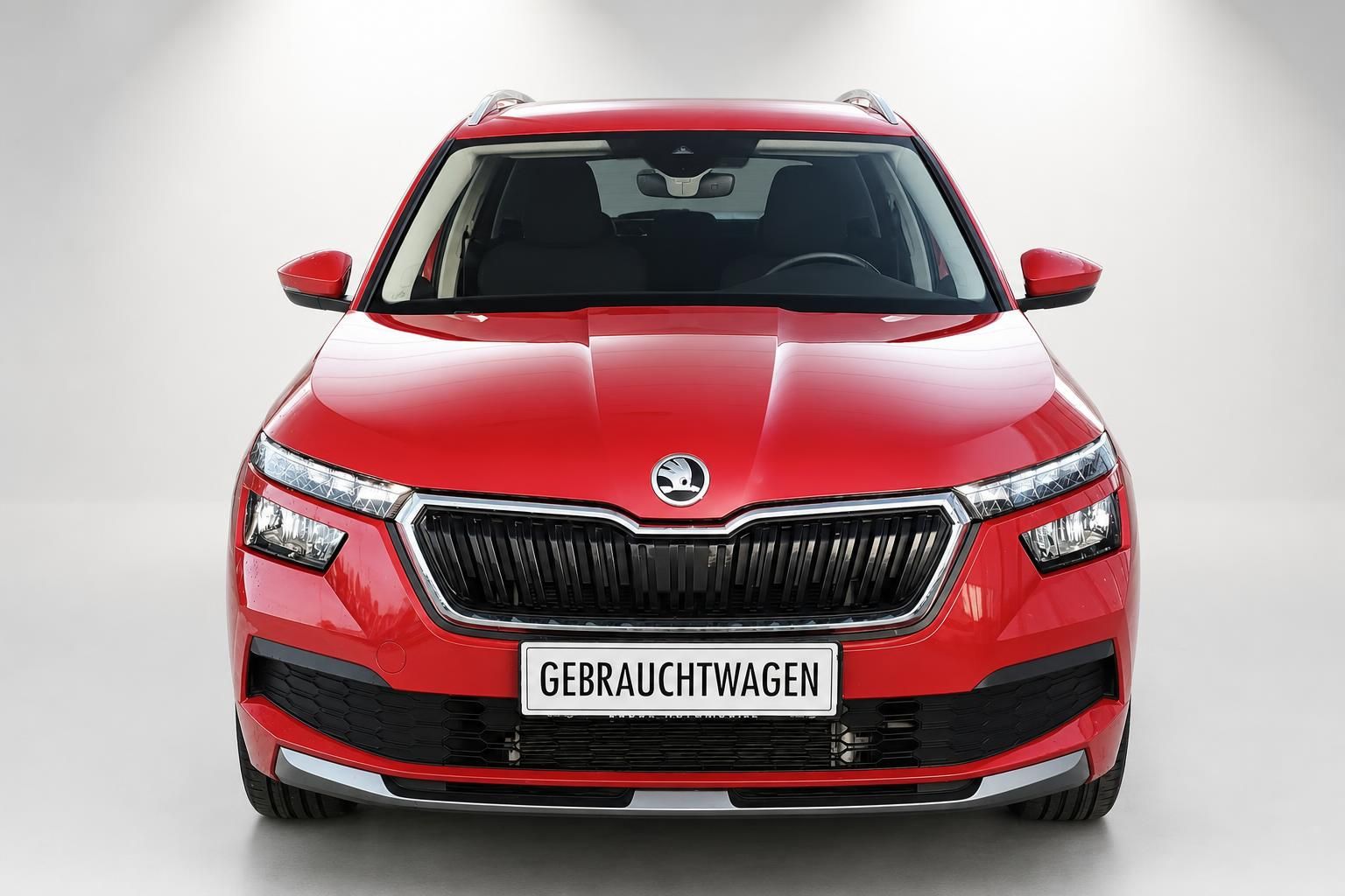 Roter Skoda Kamiq Frontansicht mit Kennzeichen Gebrauchtwagen