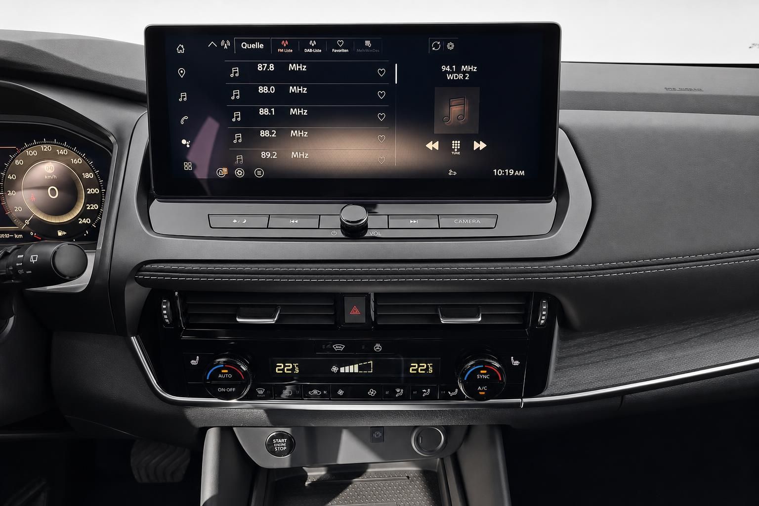 Nissan Infotainment-Display und Klimabedienung im Detail