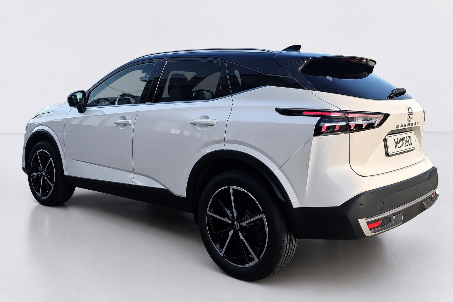 Nissan Qashqai weiß Heck schräg seitlich Neuwagen