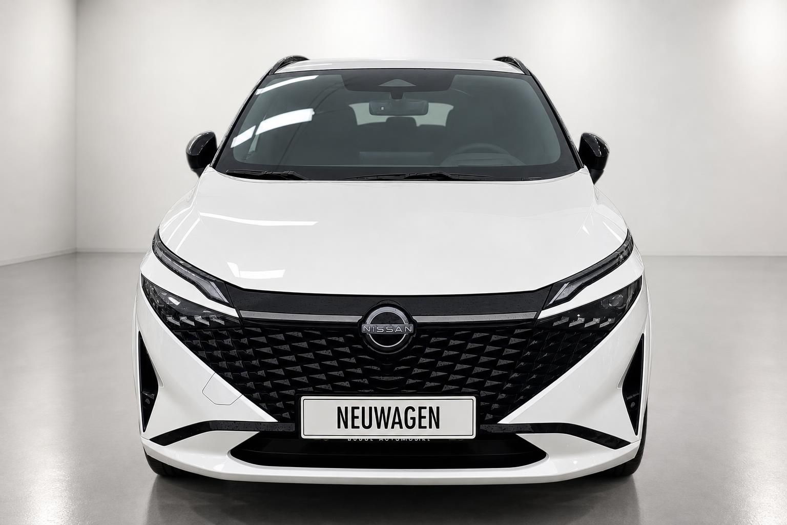 Nissan Qashqai weiß, Frontansicht mit Kennzeichen Neuwagen