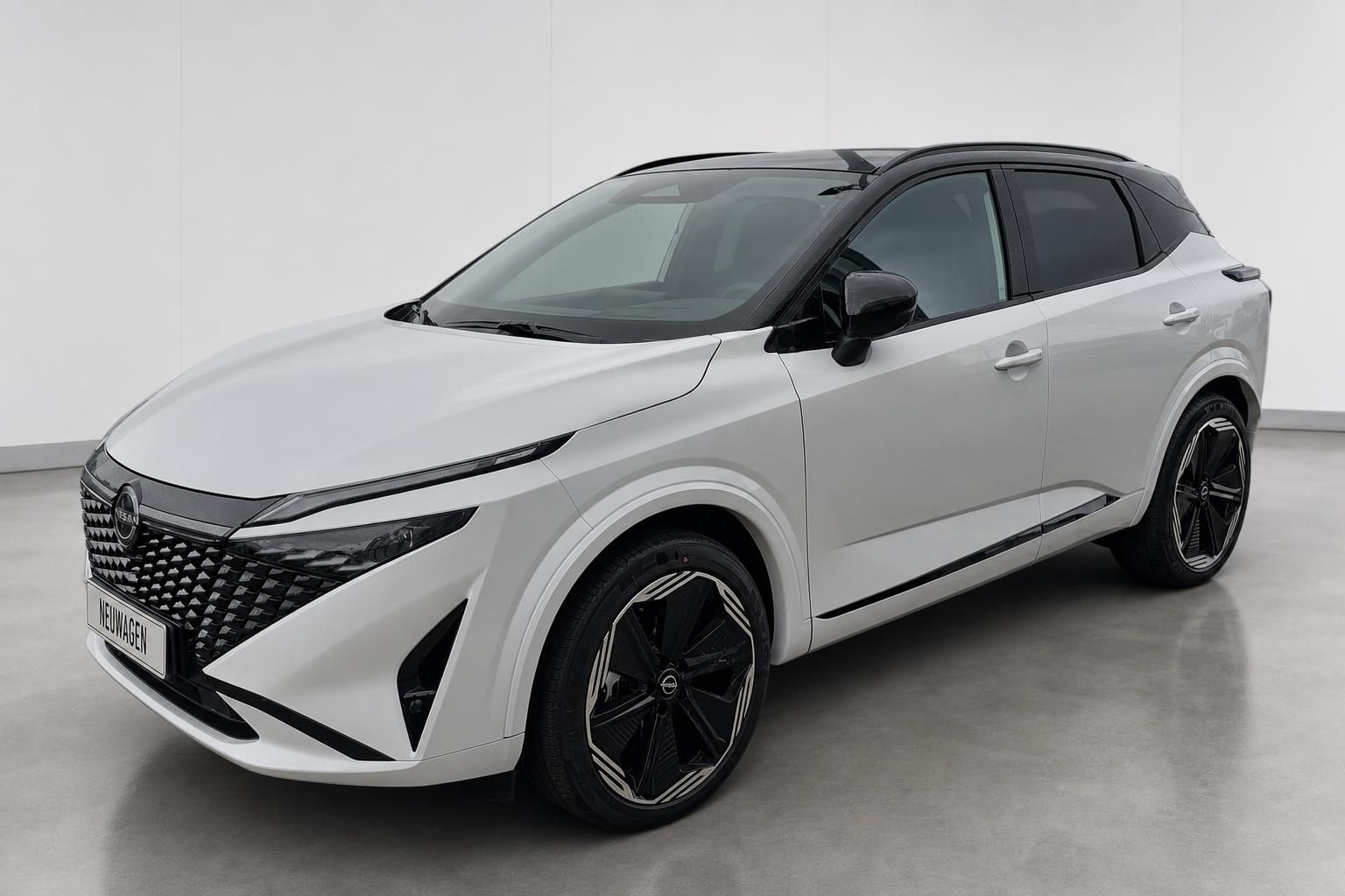 Nissan Qashqai weiß, Frontansicht Neuwagen im Studio