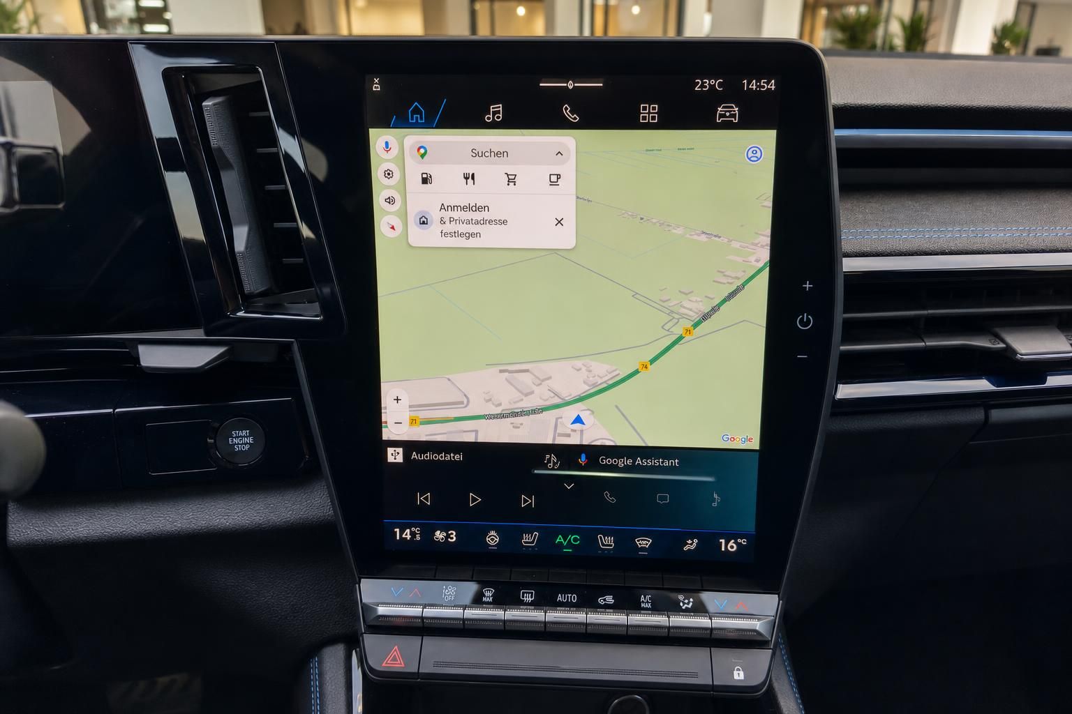 Renault Infotainment Touchscreen mit Navigation und Klimabedienung