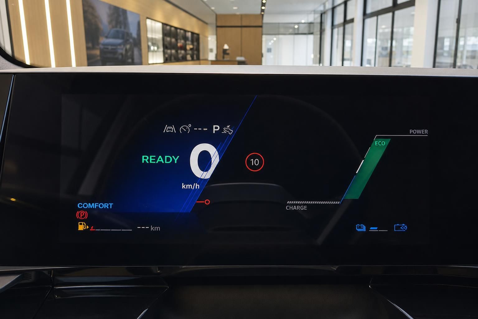 Digitales Kombiinstrument zeigt Ready-Modus und Ladeanzeige im Elektrofahrzeug
