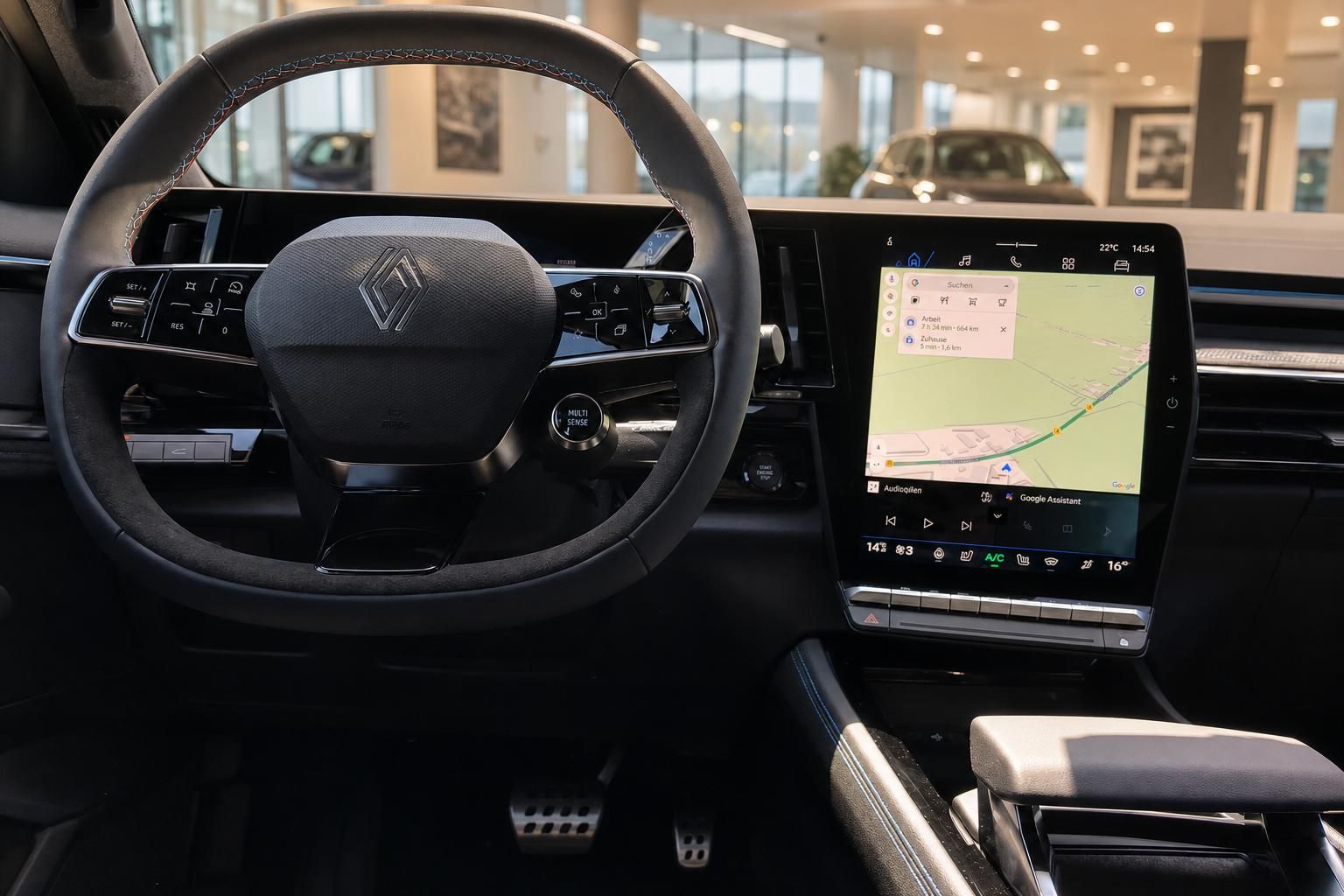 Renault Austral Cockpit mit Lenkrad und Navigationssystem im Detail