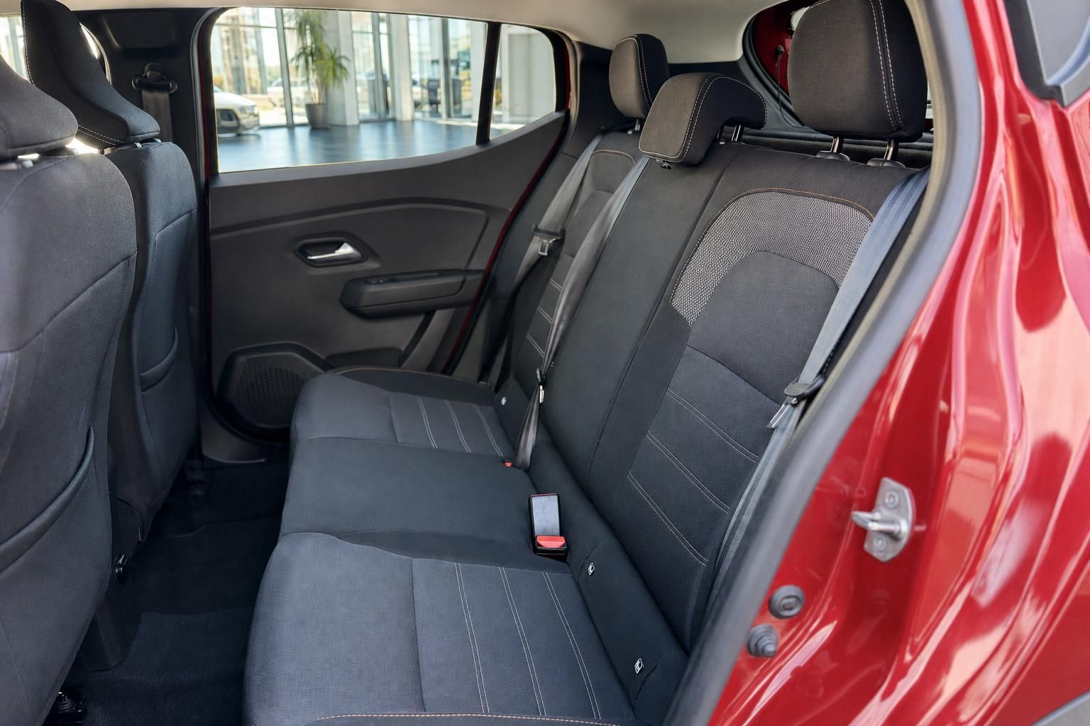 Dacia Sandero Stepway rot – Rücksitze und Innenraum im Detail