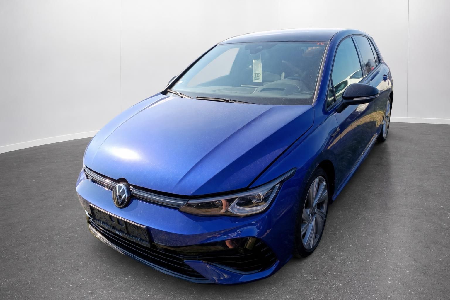 VW Golf R blau Frontansicht in Halle