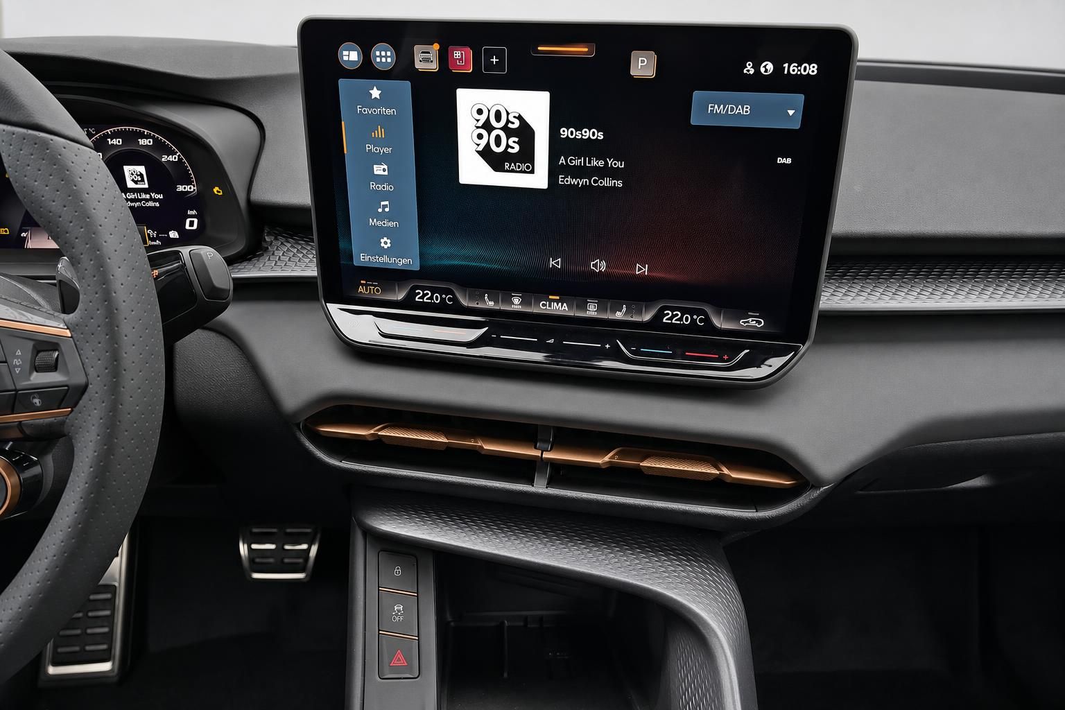 Infotainment-Touchscreen mit Radio- und Klimabedienung im Detail