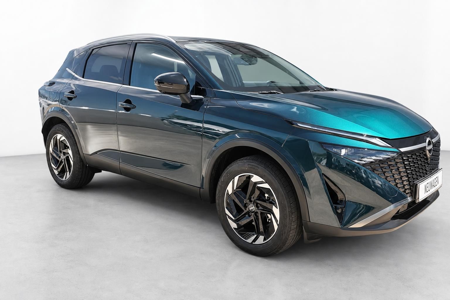 Nissan Qashqai Neuwagen, Frontansicht schraeg von vorn