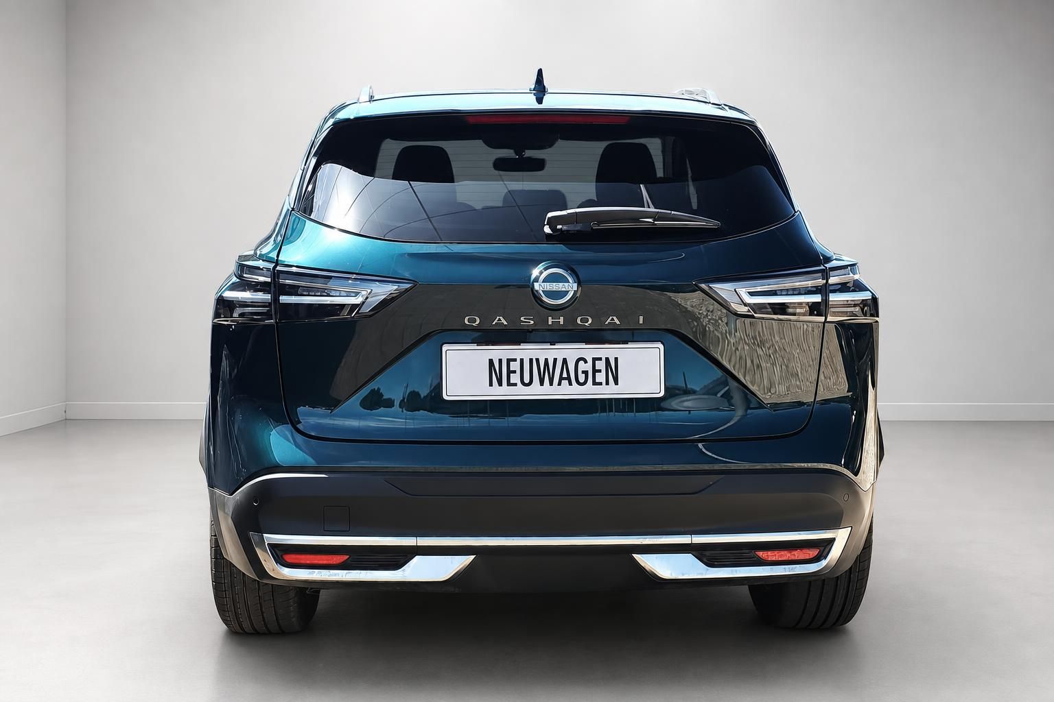 Nissan Qashqai in Blaugrün metallic, Heckansicht im Studio