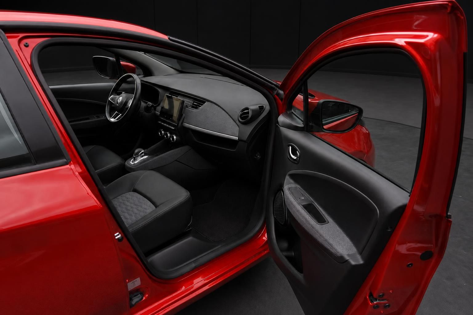 Renault Zoe rot: Innenraum mit Cockpit und Fahrersitz