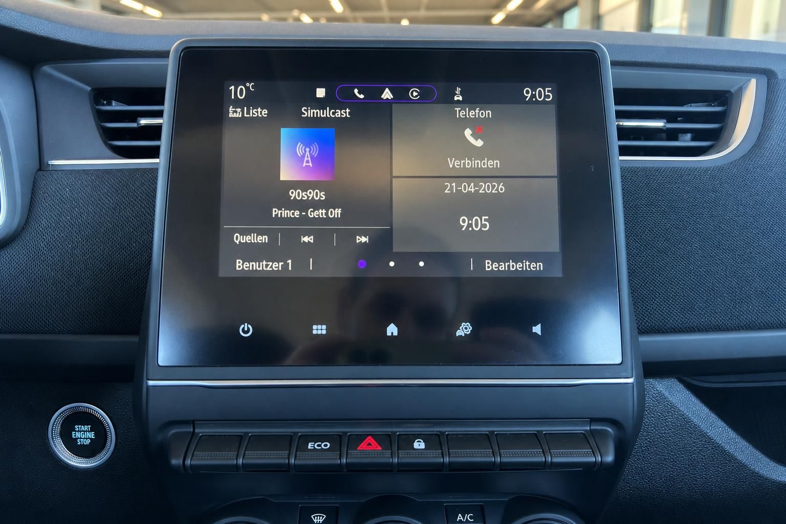 Renault Touchscreen-Display mit Infotainment-System und Radio - Mittelkonsole