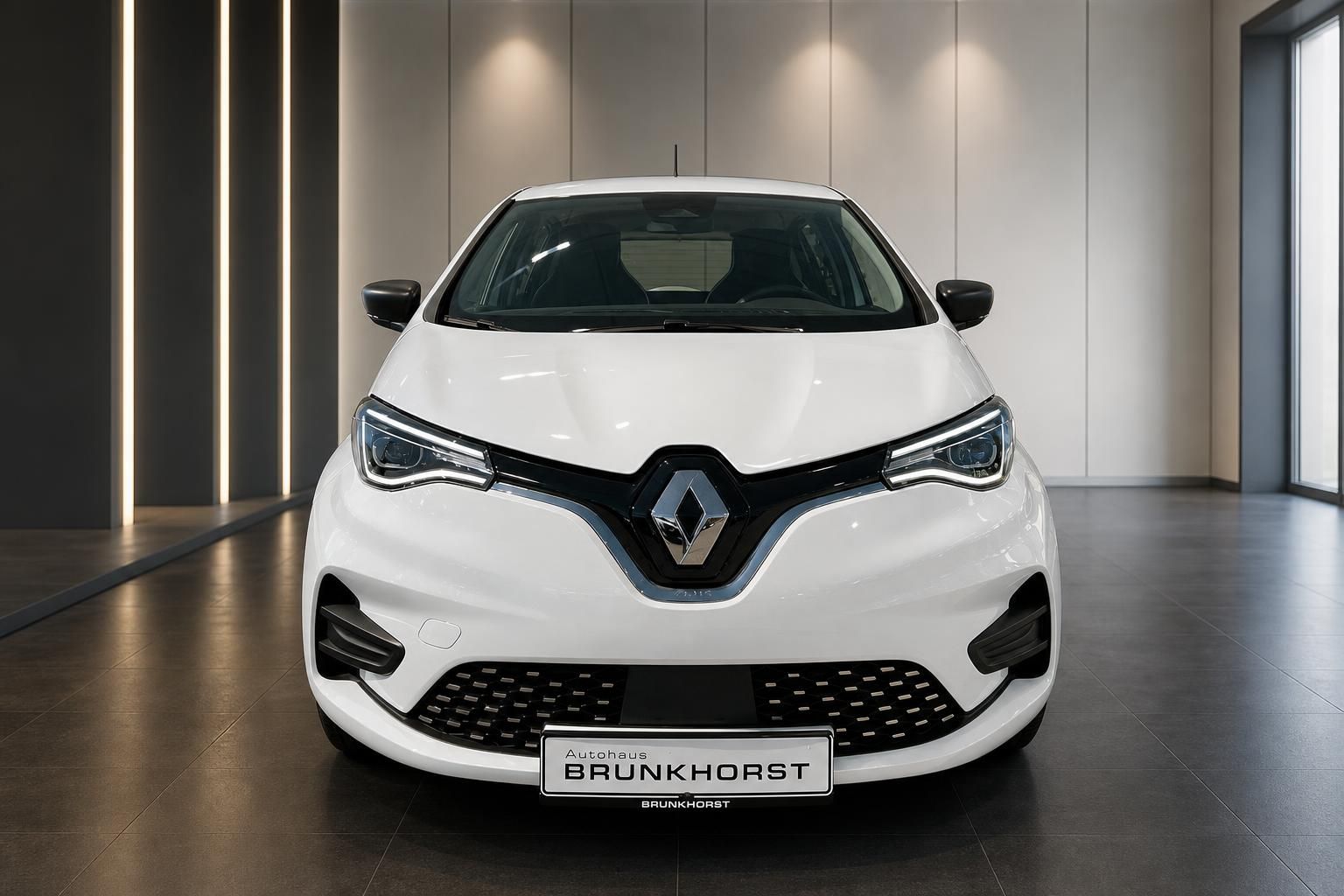 Renault ZOE Frontansicht weiß mit LED-Scheinwerfern und charakteristischem Kühlergrill - Elektroauto