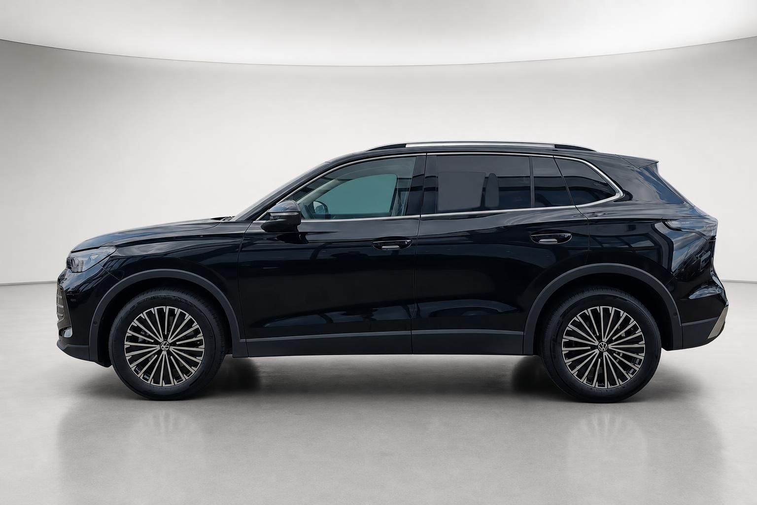 VW SUV schwarz Seitenansicht Studio