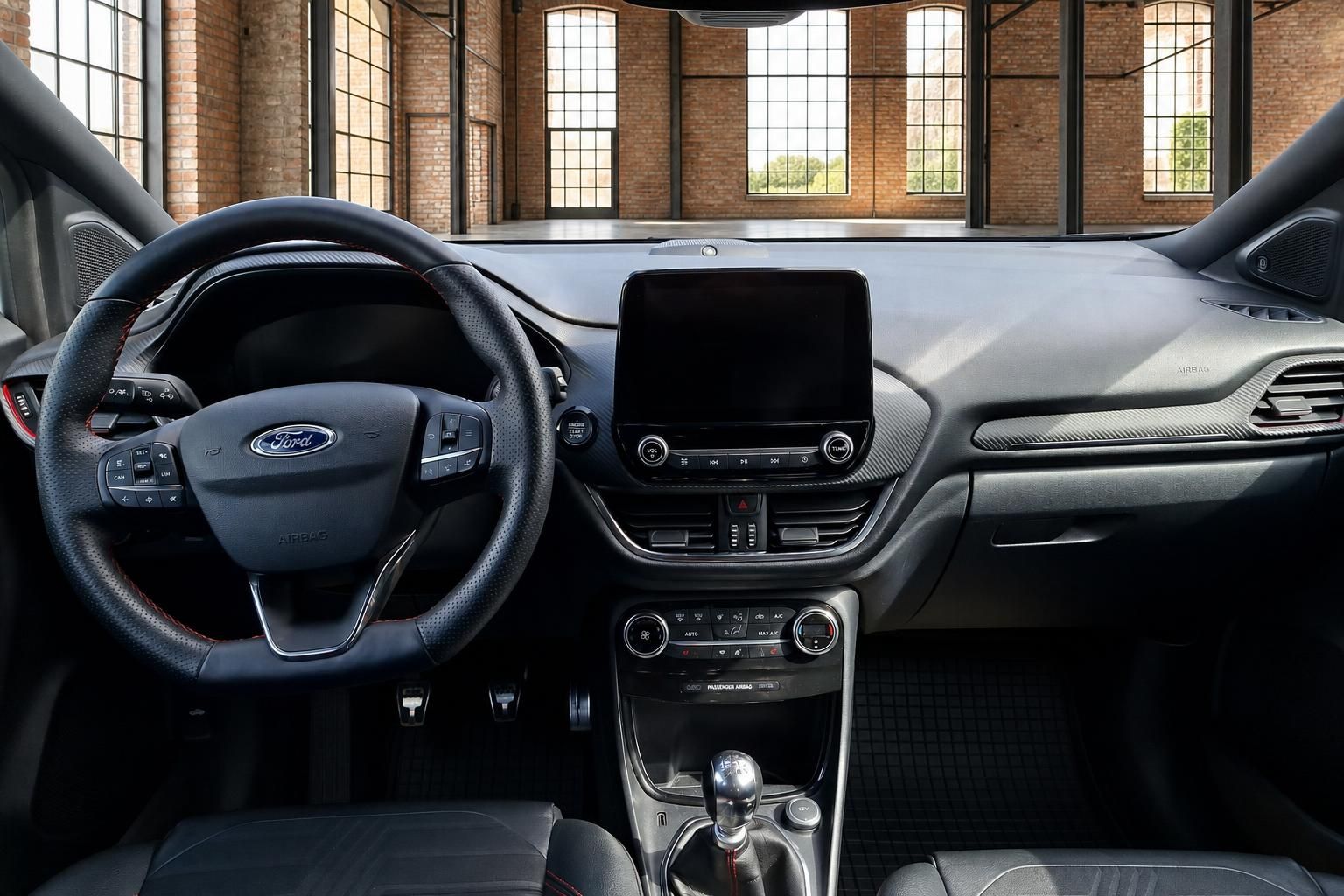 Ford Fiesta Innenraum mit Blick auf Lenkrad und Infotainment-Display