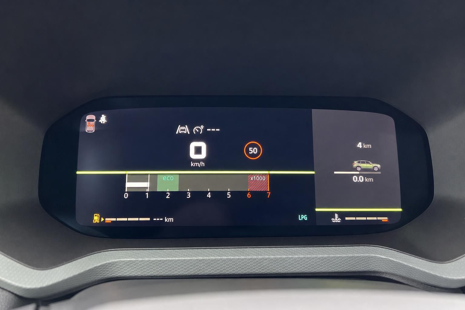 Digitales Kombiinstrument mit Geschwindigkeitsanzeige, ECO-Modus und LPG-Tankfüllung
