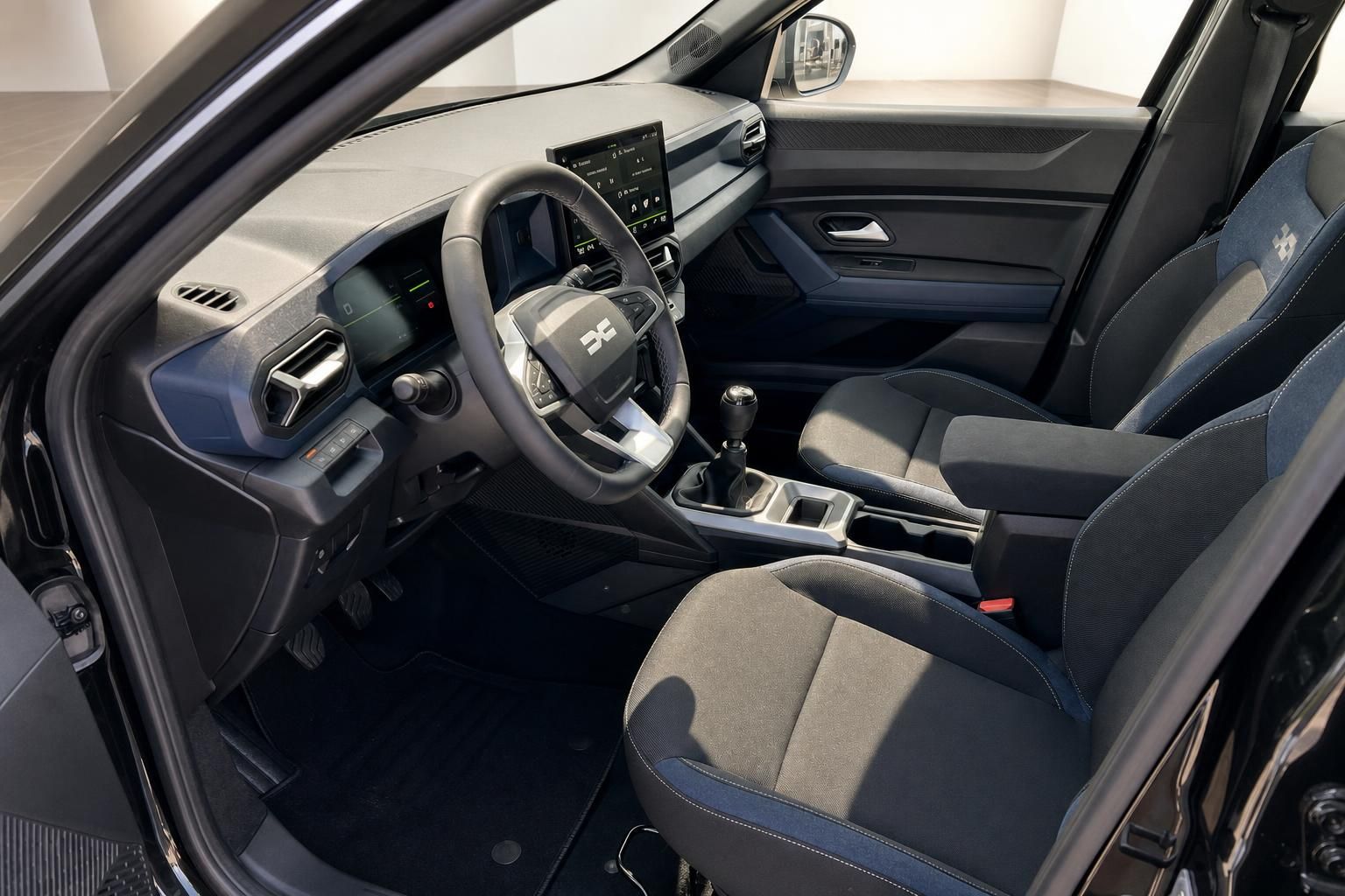 Dacia Bigster Innenraum Sitze und Armaturenbrett Fahrerseite
