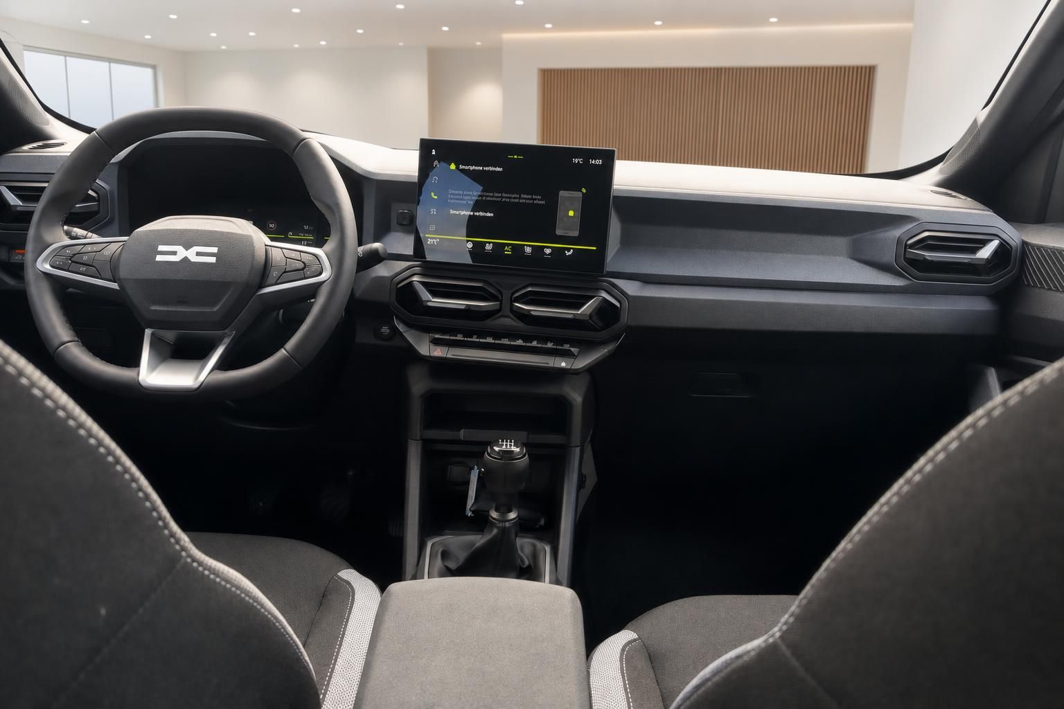 Dacia Duster Cockpit mit Multimedia-Display und Schaltung