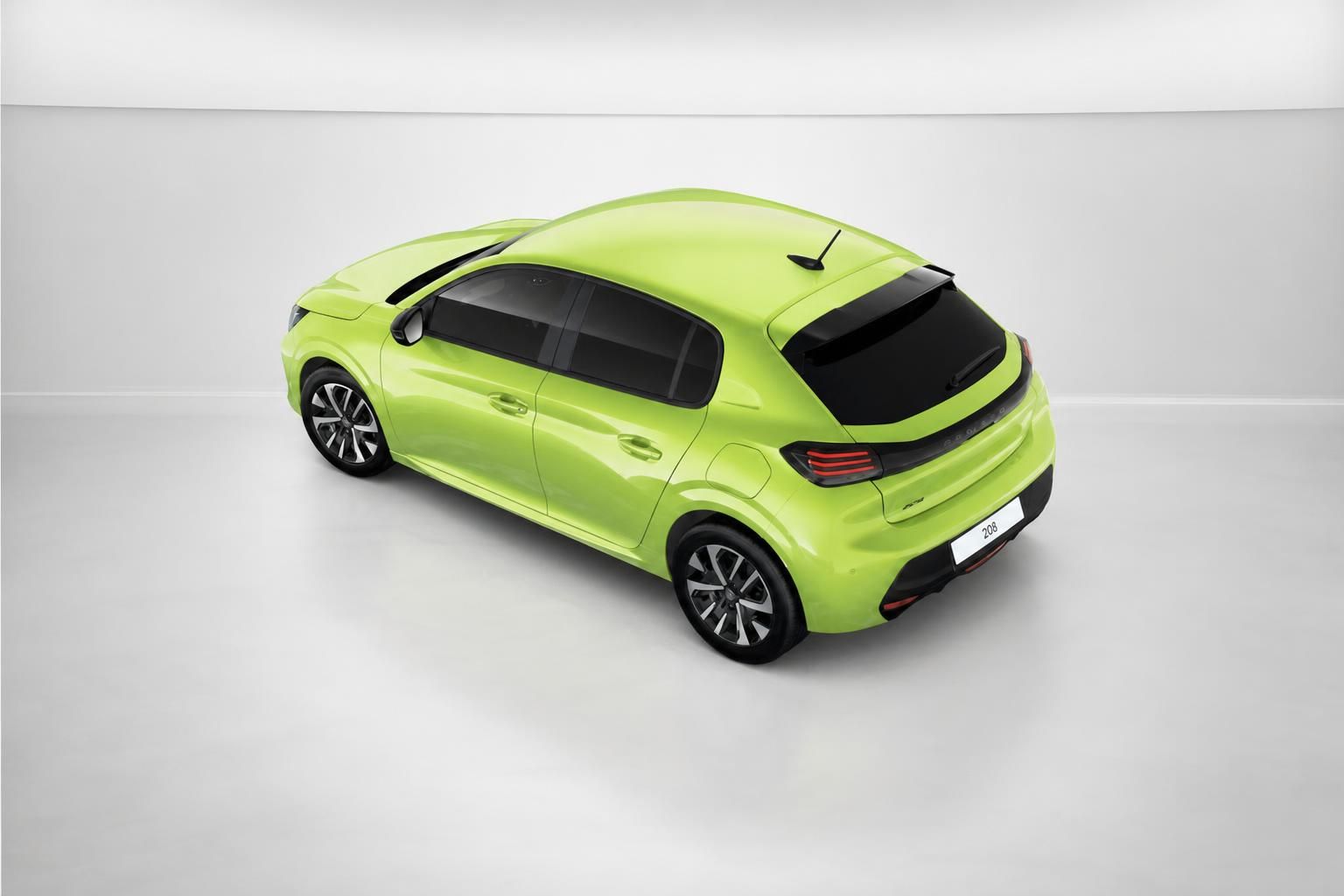 Peugeot 208 Vogelperspektive von hinten in Gelbgrün mit schwarzem Panoramadach
